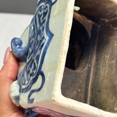 An extremely rare Chinese blue and white ko-sometsuke 'Cat' incense burner — photo 9