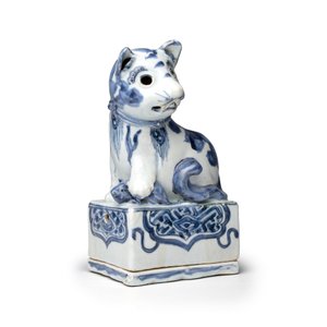 An extremely rare Chinese blue and white ko-sometsuke 'Cat' incense burner — photo 1