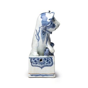 An extremely rare Chinese blue and white ko-sometsuke 'Cat' incense burner — photo 5