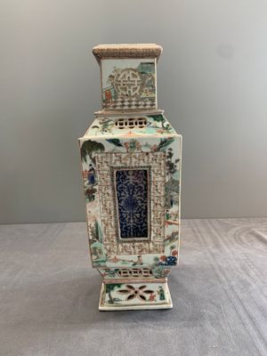 An extremely rare Chinese blue, white and famille verte openworked double-walled vase with figural design, 19th C. — photo 4