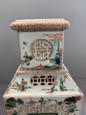 An extremely rare Chinese blue, white and famille verte openworked double-walled vase with figural design, 19th C. — photo 5