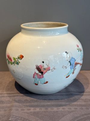 An extremely rare Chinese famille rose globular 'lady and boys' jar, Yongzheng — photo 2