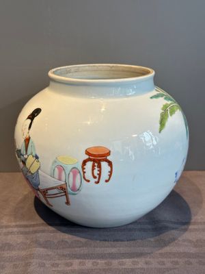 An extremely rare Chinese famille rose globular 'lady and boys' jar, Yongzheng — photo 5