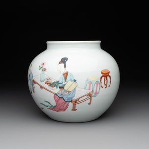 An extremely rare Chinese famille rose globular 'lady and boys' jar, Yongzheng — photo 3