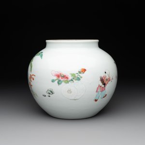 An extremely rare Chinese famille rose globular 'lady and boys' jar, Yongzheng — photo 5