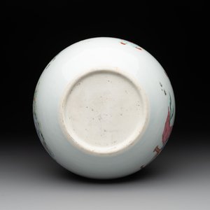 An extremely rare Chinese famille rose globular 'lady and boys' jar, Yongzheng — photo 7