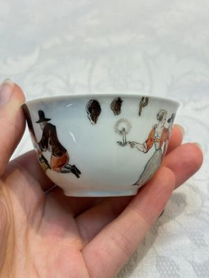 An extremely rare Chinese famille rose 'L'Apoticaire Charitable' cup and saucer, Yongzheng/Qianlong — 照片 5