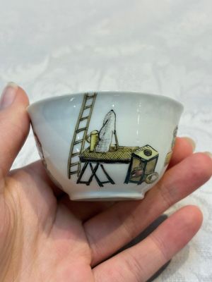 An extremely rare Chinese famille rose 'L'Apoticaire Charitable' cup and saucer, Yongzheng/Qianlong — 照片 7