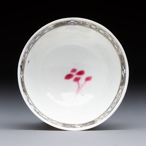 An extremely rare Chinese famille rose 'L'Apoticaire Charitable' cup and saucer, Yongzheng/Qianlong — 照片 8