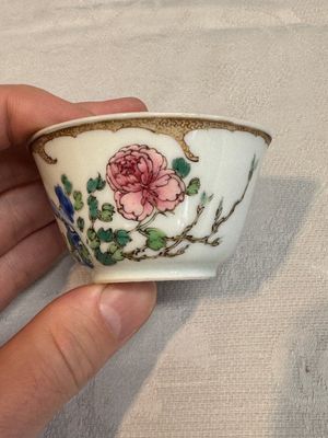 An extremely rare Chinese famille rose semi-eggshell 'rooster' cup, Baiyun Shanren 白雲山人 seal mark, Yongzheng — photo 4