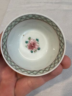 An extremely rare Chinese famille rose semi-eggshell 'rooster' cup, Baiyun Shanren 白雲山人 seal mark, Yongzheng — photo 9
