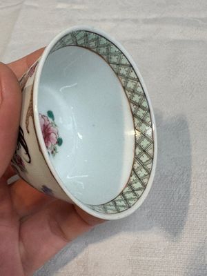 An extremely rare Chinese famille rose semi-eggshell 'rooster' cup, Baiyun Shanren 白雲山人 seal mark, Yongzheng — photo 10