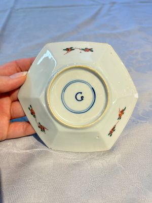 An extremely rare Chinese famille verte 'G' marked octagonal cup and saucer, Kangxi — photo 14
