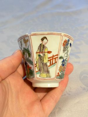 An extremely rare Chinese famille verte 'G' marked octagonal cup and saucer, Kangxi — photo 4