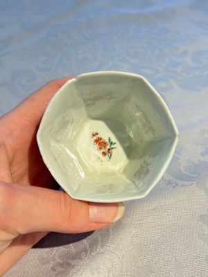 An extremely rare Chinese famille verte 'G' marked octagonal cup and saucer, Kangxi — photo 7