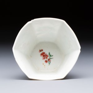An extremely rare Chinese famille verte 'G' marked octagonal cup and saucer, Kangxi — photo 10