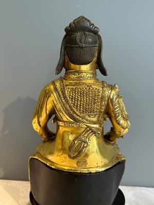 An extremely rare Chinese gilt bronze figure of Guandi, Ming — foto 11