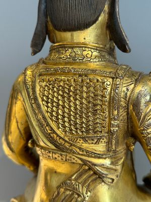 An extremely rare Chinese gilt bronze figure of Guandi, Ming — foto 12