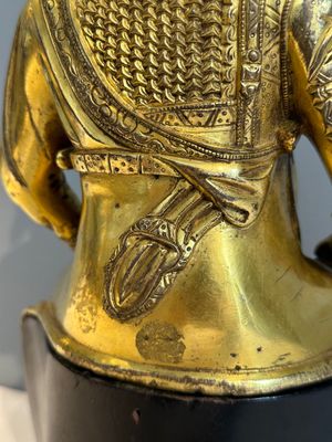 An extremely rare Chinese gilt bronze figure of Guandi, Ming — foto 13