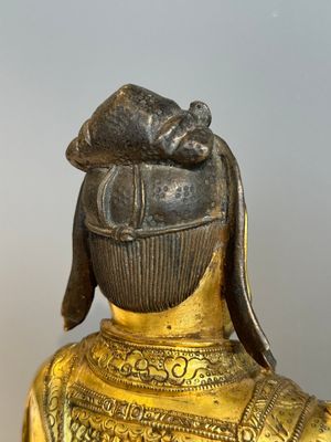 An extremely rare Chinese gilt bronze figure of Guandi, Ming — foto 14