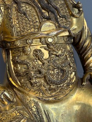 An extremely rare Chinese gilt bronze figure of Guandi, Ming — foto 4