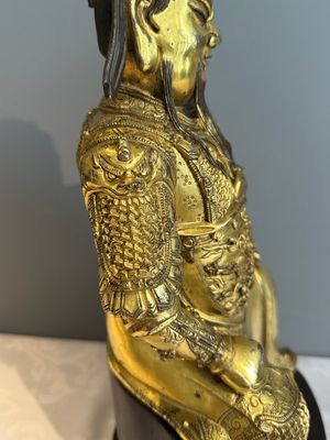 An extremely rare Chinese gilt bronze figure of Guandi, Ming — foto 10