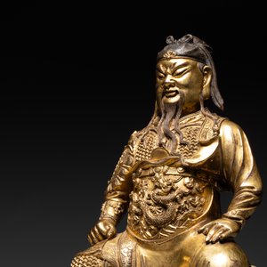 An extremely rare Chinese gilt bronze figure of Guandi, Ming — foto 3