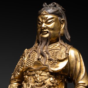 An extremely rare Chinese gilt bronze figure of Guandi, Ming — foto 4