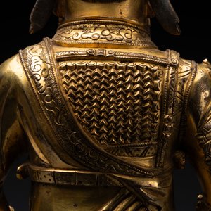 An extremely rare Chinese gilt bronze figure of Guandi, Ming — foto 7