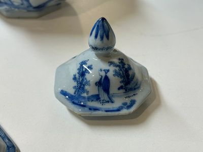 An extremely rare Dutch Delft blue and white five-piece tea service, 18th C. — photo 8