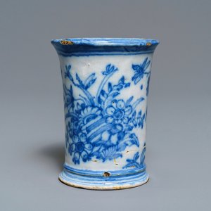 An extremely rare inscribed Dutch Delft blue and white beaker after a silver example, dated 1676 — 照片 1