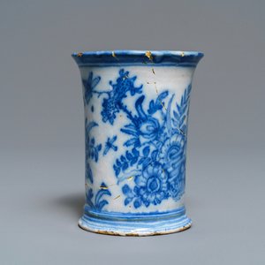 An extremely rare inscribed Dutch Delft blue and white beaker after a silver example, dated 1676 — 照片 5