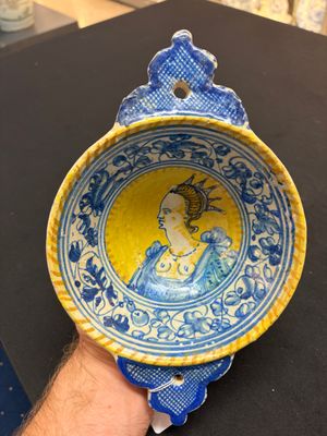 An extremely rare maiolica porringer with the portrait of a queen or goddess — photo 1