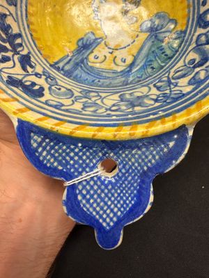 An extremely rare maiolica porringer with the portrait of a queen or goddess — photo 4