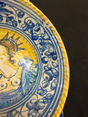 An extremely rare maiolica porringer with the portrait of a queen or goddess — photo 5