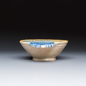 An extremely rare maiolica porringer with the portrait of a queen or goddess — photo 5