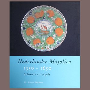 An extremely rare maiolica porringer with the portrait of a queen or goddess — photo 10