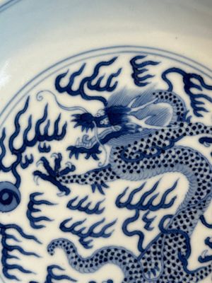 An imperial Chinese blue and white 'dragon' plate, Daoguang mark and of the period — photo 2