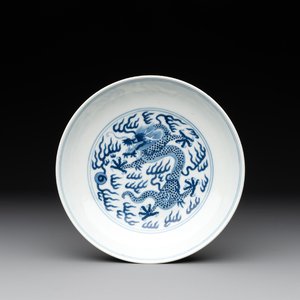 An imperial Chinese blue and white 'dragon' plate, Daoguang mark and of the period — photo 1