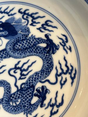 An imperial Chinese blue and white 'dragon' plate, Jiaqing mark and of the period — photo 3