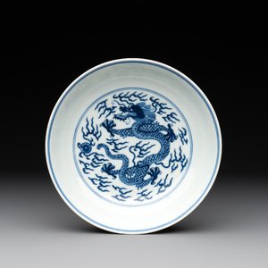 An imperial Chinese blue and white 'dragon' plate, Jiaqing mark and of the period — photo 1
