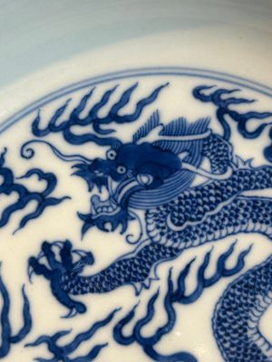 An imperial Chinese blue and white 'dragon' plate, Qianlong mark and of the period — photo 2