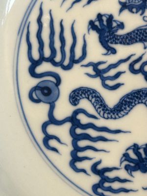 An imperial Chinese blue and white 'dragon' plate, Qianlong mark and of the period — photo 7