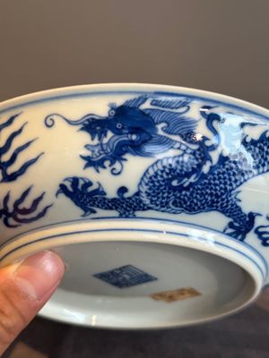 An imperial Chinese blue and white 'dragon' plate, Qianlong mark and of the period — photo 9