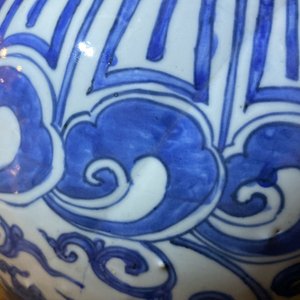 An imperial Chinese blue and white 'lotus scroll' meiping vase, Wanli mark and of the period — photo 23