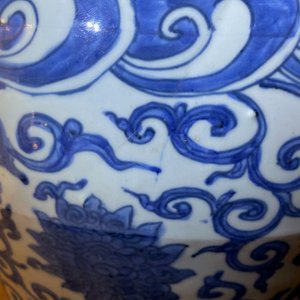 An imperial Chinese blue and white 'lotus scroll' meiping vase, Wanli mark and of the period — photo 24