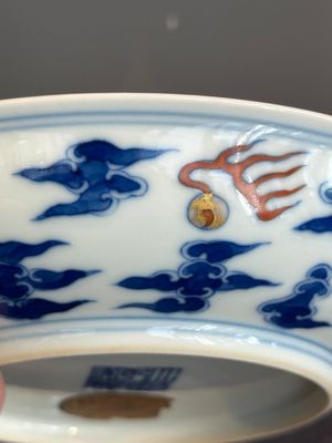 An imperial Chinese blue, white and iron-red 'dragon' plate, Qianlong mark and of the period — photo 14