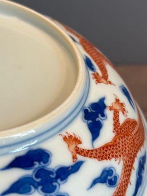 An imperial Chinese blue, white and iron-red 'dragon' plate, Qianlong mark and of the period — photo 22