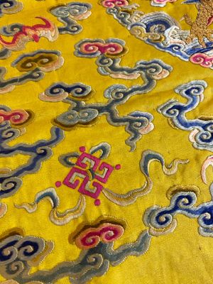 An imperial Chinese embroidered silk gold-thread yellow-ground cushion cover, 19th C. — 照片 21