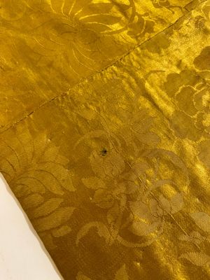 An imperial Chinese embroidered silk gold-thread yellow-ground cushion cover, 19th C. — 照片 7